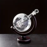 Dekorative Weltkugel mit integriertem wissenschaftlichem Glaskugel-Design, ideal für Wissenschafts- und Dekorationsliebhaber.