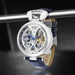 Hochwertige Bewell Skelett-Uhr mit sichtbarem Uhrwerk, blauer Lederarmband und automatischem Mechanismus, ideal für Liebhaber von wissenschaftlicher und technischer Ästhetik.