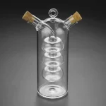 Transparentes wissenschaftliches Glas mit spiralförmiger Innenstruktur und zwei seitlichen Ausgüssen, verschlossen mit Korken, ideal für Experimente.