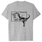 Graues T-Shirt mit Dino-Illustration und wissenschaftlichen Notizen, ideal für Wissenschafts- und Dinosaurierfans.