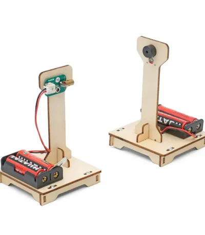 Wissenschaftliches Mini-Experimentier-Set mit Batterie, Sensor und Holzständer, ideal für Bildungszwecke und DIY-Projekte.