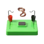 Wissenschaftliches Experimentier-Set mit Magneten und Kupferdraht auf grünem Basis, ideal für Bildungszwecke.