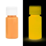 Leuchtende Chemikalienflasche, die im Dunkeln in Gelb strahlt, ideal für wissenschaftliche Experimente und Dekorationen.