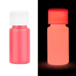 Leuchtende Flasche, die im Dunkeln leuchtet, mit rotem Licht, ideal für wissenschaftliche Dekorationen und Gadgets.