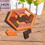 Dekoratives Holz-Puzzle mit bunten geometrischen Formen, ideal als wissenschaftliches Dekor oder Geschenk. Perfekt für Liebhaber von wissenschaftlichen und dekorativen Objekten.