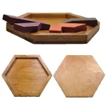 Holzspielset mit geometrischen Formen auf einem sechseckigen Tablett, ideal für Wissenschafts- und Dekorationszwecke.