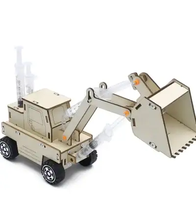 Detailliertes Holzmodell eines Bagger mit Saugschläuchen, ideal für wissenschaftliche Dekorationen und Lernzwecke.