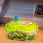 Innovative Schneckentank mit Wasserpflanzen und einer kleinen Schildkröte, ideal für Natur- und Tierliebhaber.