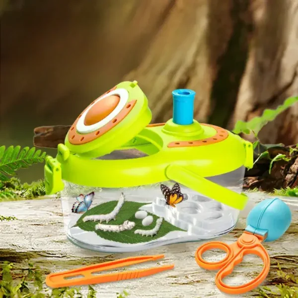 Spielzeug mit Wasser- und Naturmotiven für Kinder, inklusive Wasserpumpe, Schere und Tierfiguren, ideal für kreative und lehrreiche Spielstunden im Freien.