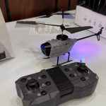 Fernsteuerbarer Helikopter mit LED-Beleuchtung, ideal für Modellflug-Enthusiasten.
