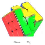 Bunter 3D-Würfelpuzzle mit rot, grün, gelb und blau, ideal für Denksport und Spielspaß.