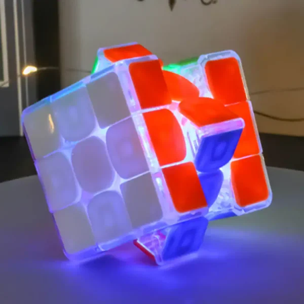 LED-Rubik's Cube mit bunten Lichteffekten, der bei Bewegung und Berührung leuchtet und blinkt. Perfekt für Wissenschafts- und Dekorationszwecke, ideal für Technik- und Spielbegeisterte.