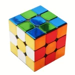 Bunter 3x3-Würfelpuzzle aus Kunststoff, ideal für Denksport und Dekoration, mit glänzender Oberfläche und lebendigen Farben.