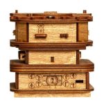 Detailliertes Holzmodell eines historischen mechanischen Geräts, perfekt für Wissenschafts- und Dekorationsliebhaber, handgefertigt mit feinen Gravuren und authentischem Design.