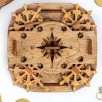 Holz-Kompass mit Rädern, detailreiche handgefertigte Dekoration für Wissenschafts- und Dekorationsliebhaber, ideal für Bildung und kreative Projekte.