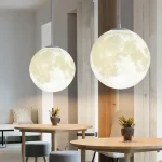 Deckenleuchte in Mondform, ideal für moderne Wohnräume und Schlafzimmer.