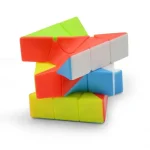 Buntes Schiebespielzeug aus Kunststoffwürfeln, ideal für Kinder und Erwachsene, fördert logisches Denken und Feinmotorik.