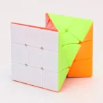 Bunter 3x3-Würfelpuzzle mit abgerundeten Kanten, ideal für Denksport und Gehirntraining. Perfekt als wissenschaftliches Dekorationsstück oder Geschenk.