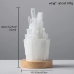 Hochwertiges Kristallmodell, ca. 16 cm hoch, auf Holzsockel, wiegt etwa 500 g, ideal für wissenschaftliche Dekorationen oder als Lehrmaterial.