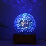 Faszinierender leuchtender Kristall-Globus mit blauen LED-Lichtern, ideal als wissenschaftliches Dekorationsstück oder modernes Kunstobjekt für Ihr Zuhause oder Büro.