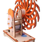 Detaillierte Ansicht einer Holz- und Kunststoff-Blumenwinde, die mit einem kleinen Elektromotor betrieben wird, um die Blätter im Wind zu drehen.