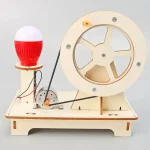 Wissenschaftliches Experiment mit Riemenscheibe, Lichtquelle und Motor, zeigt physikalische Prinzipien wie Energieübertragung und Rotation.