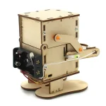 Detailliertes Holz-Mechanikmodell mit beweglichen Teilen, ideal für Wissenschaftsdekorationen und Lernzwecke.