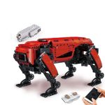 Detaillierter LEGO Roboter-Hund mit ferngesteuerten Funktionen, gebaut aus roten und schwarzen Bausteinen, inklusive Fernbedienung und Steuerungseinheit.