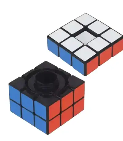 Abbildung eines klassischen 3x3-Würfelpuzzles mit abnehmbarer Oberseite, ideal für Wissenschafts- und Dekorationszwecke.