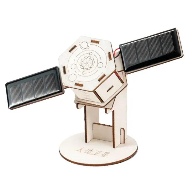 Detailliertes Modell eines Raumfahrt-Satelliten mit Solarzellen, ideal für Wissenschafts- und Bildungskontexte.