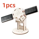 Himmelskörper Modell mit Solarzellen, ideal für wissenschaftliche Bildung und Dekoration, zeigt ein Satelliten- oder Raumfahrzeugmodell mit Solarzellen auf beiden Seiten.
