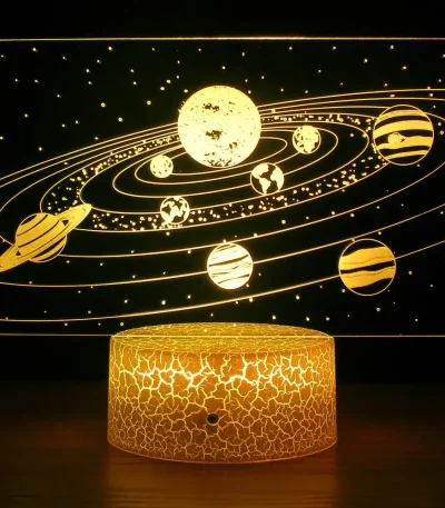 Leuchtende Sonnensystem-Dekoration mit Planeten und Sternen.
