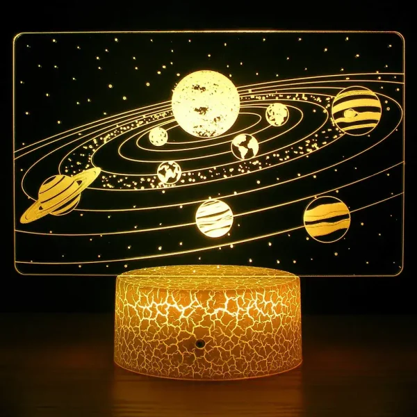 Leuchtende Sonnensystem-Dekoration mit Planeten und Sternen.