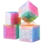 Bunte, mehrfarbige Würfel-Puzzle mit transparenten und opaken Flächen, ideal für Dekoration und wissenschaftliche Spielzeuge.