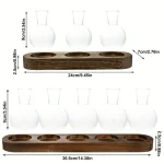 Elegantes Set aus sechs transparenten Vasen auf einem stilvollen Holztablett, ideal für Dekorationen und Präsentationen. Maße: 24cm x 7cm, Vasenhöhe: 9cm.