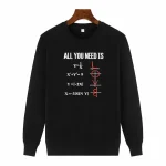 Algebra-Pullover mit mathematischen Formeln und rotem Mathematiksymbol auf schwarzem Sweatshirt.