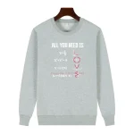Sweatshirt mit mathematischen Motiven und Liebe.