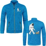 Blaue Fleece-Jacke mit Weltraumfahrer- und Hundemotiv, ideal für Science-Fans und Astronomie-Enthusiasten.