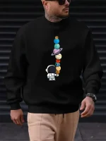 Schwarzes Sweatshirt mit buntem Planeten-Design, das eine Reihe von Planeten und einem Astronauten zeigt, ideal für Science-Fans und Astronomie-Enthusiasten.