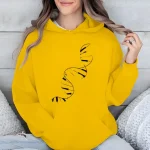 Gelber Kapuzenmantel mit schwarzem DNA-Muster, lässiger Stil, perfekt für Wissenschafts- und Modebegeisterte.