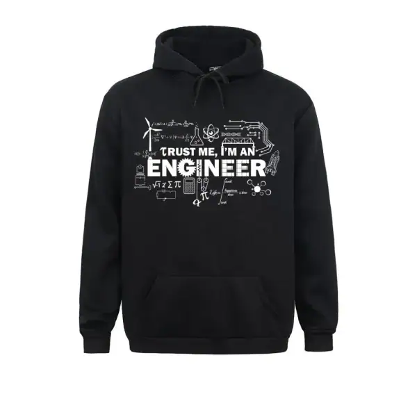 Schwarzer Hoodie mit Aufdruck "Trust me, I'm an Engineer" und wissenschaftlichen Symbolen, ideal für Technik- und Ingenieurbegeisterte.
