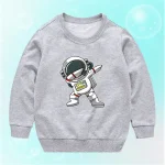 Kinder Sweatshirt mit Astronauten-Design.