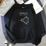 Kapuzenjacke mit Mandelbrot-Mengen-Muster, das eine berühmte Fraktal in der Mathematik darstellt, ideal für Wissenschafts- und Grafikdesignliebhaber.