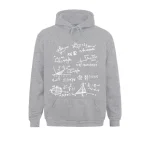 Grauer Hoodie mit Illustrationen komplexer mathematischer Gleichungen in Weiß gedruckt, perfekt für Wissenschafts- und Mathematikliebhaber.