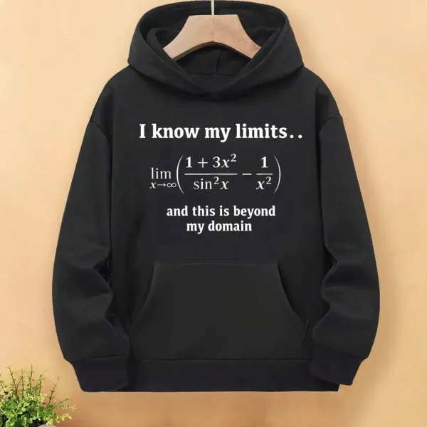 Schwarzer Hoodie mit mathematischem Spruch "I know my limits... und darüber hinaus" in weißer Schrift, ideal für Wissenschafts- und Matheliebhaber.