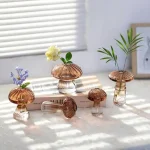 Glasvasen in Pilzform, perfekt für eine natürliche und elegante Innendekoration. Ideal, um frische oder getrocknete Blumen in Ihrem Zuhause oder Büro hervorzuheben.