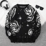 Schwarzer Galaxie-Pullover mit Spiral- und Sternenmotiven, perfekt für eine vom Universum und der Wissenschaft inspirierte Dekoration.