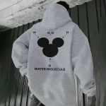 Grauer Kapuzenpullover mit wissenschaftlicher Illustration des Wasserstoffmoleküls und der Formel H2O, perfekt für Wissenschafts- und Designliebhaber.