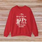 Rotes Sweatshirt mit Alien, Astronaut und Außerirdischen, mit dem Text "Beam me up, this place sucks!" für Science-Gadgets und Dekorationen.
